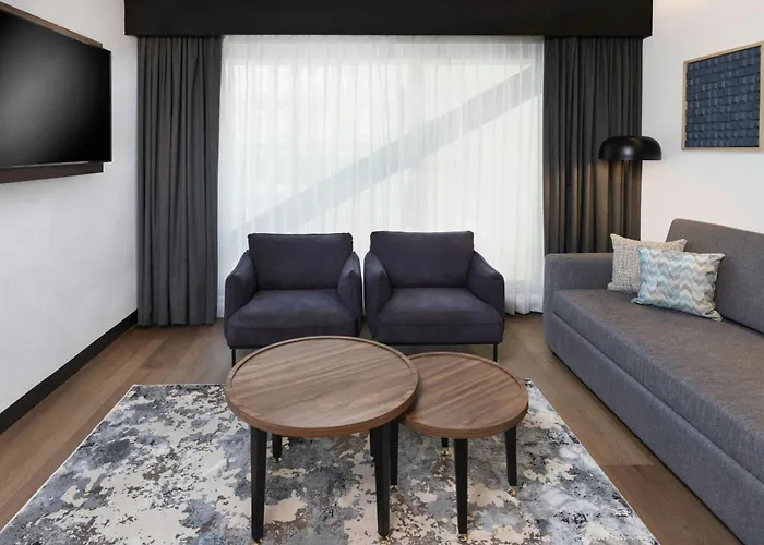 Le Meridien Hotel 5*