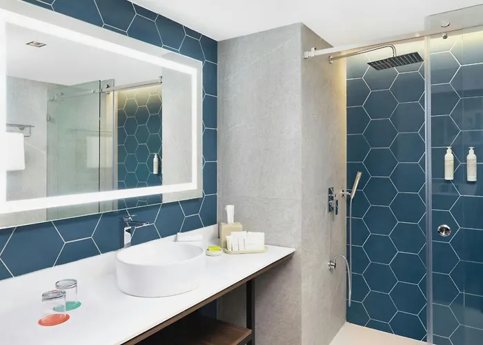 Le Meridien Hotel 5*
